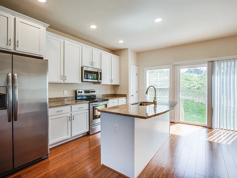 83 Andrews Pl — Photo 4