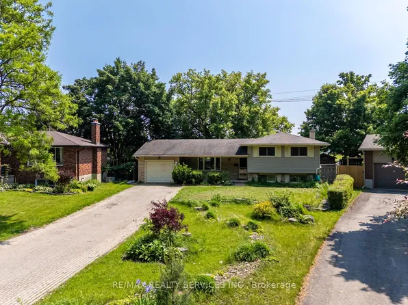 285 Thorncrest Dr, Waterloo, ON N2L 4L2