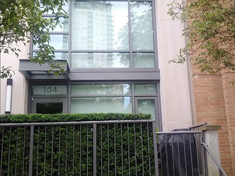 1168 Richards St #9 — Photo 6