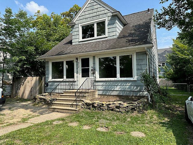 1st image of 812 Pauline Blvd #2