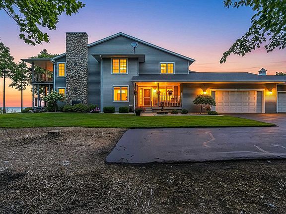 2nd image of 5299 Sunset Bluff Dr