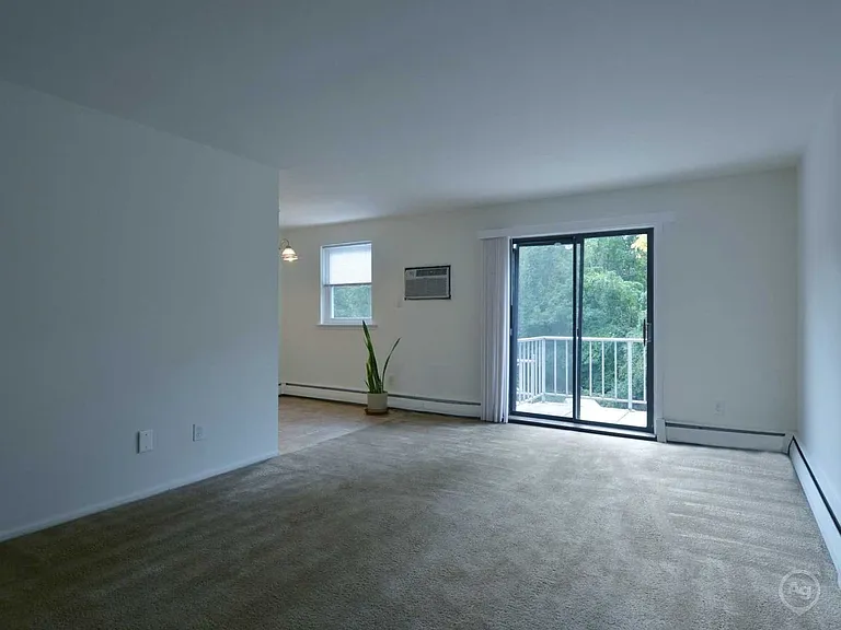 Ridgeway Court Apartments — Photo 36