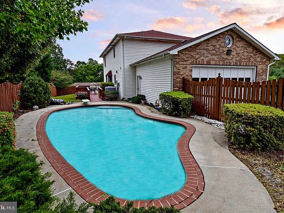 3rd image of 15073 Barkwood Dr
