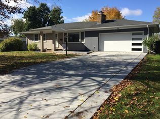 2632 Cedar Crest Rd W, Minnetonka, MN 55305