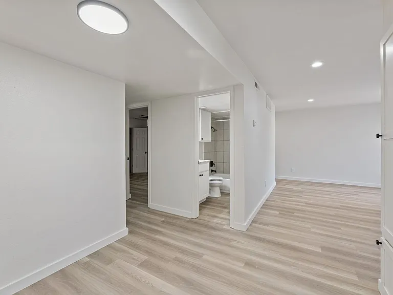 City Scene Apartments — Photo 39
