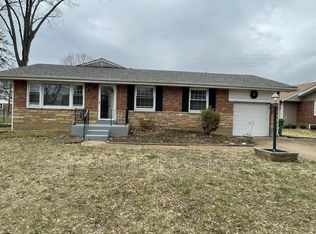 9621 Duluth Dr, Saint Louis, MO 63137