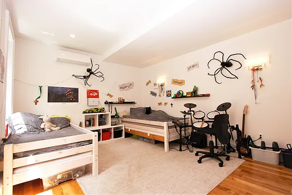 Rented by R New York | media 36