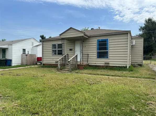 318 E Kittyhawk Dr, Midwest City, OK 73110