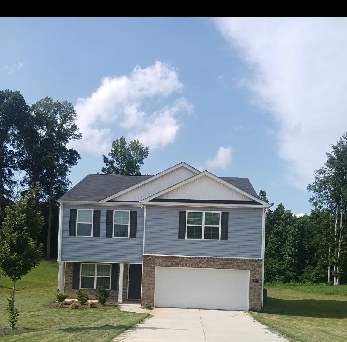 3 bed, 2164 sqft, $2,100 — Photo 1