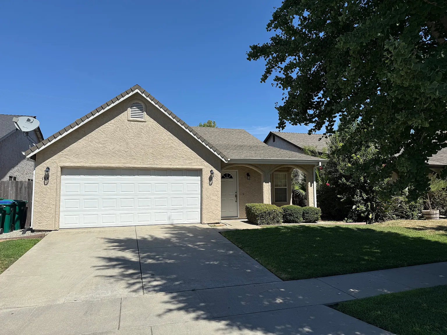 4 bed, 1407 sqft, $2,400 — Photo 1