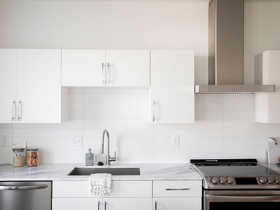 Brazilian Calacatta Marble Countertops Custom Cabinetry