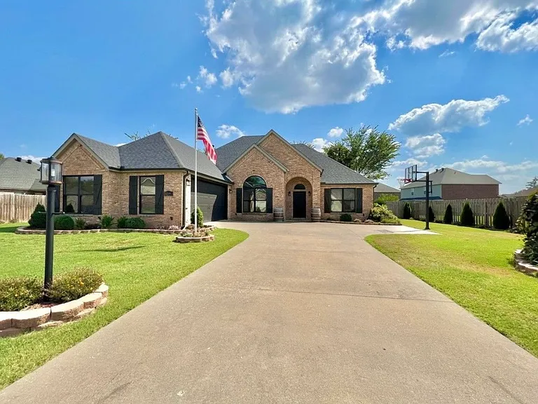 11890 Club House Pkwy — Photo 1