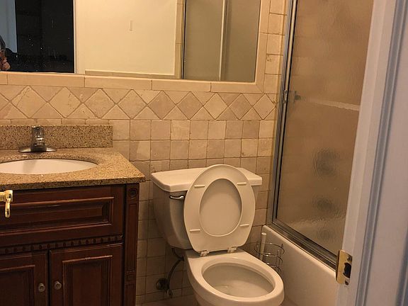 4th image of 2411 Wilson Ave #2