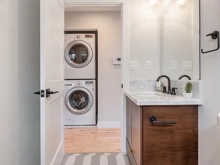 4039 Clayton Ave — Photo 3