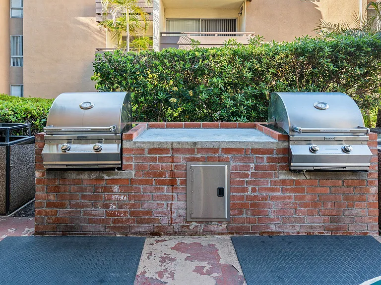 1621 Hotel Cir S #E103 — Photo 30