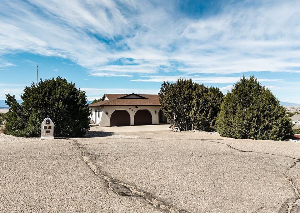 1st image of 966 S Linden Pl