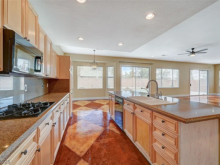 9462 Castillana Ct — Photo 12