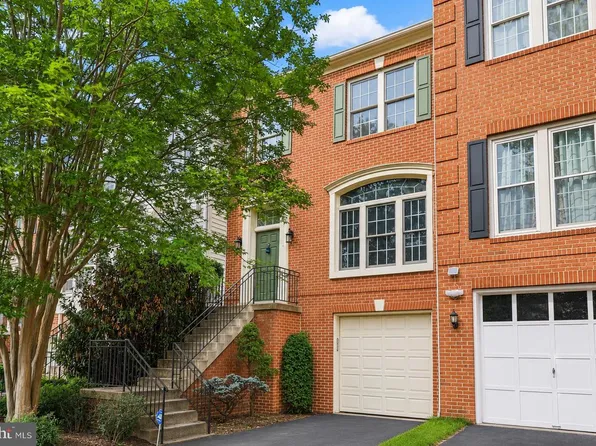 43003 Golf View Dr, Chantilly, VA 20152