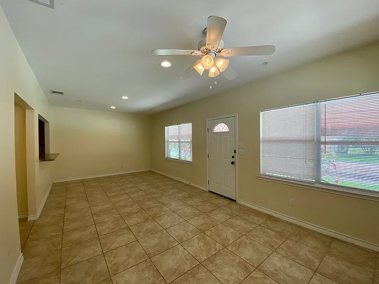 524 S. LBJ — Photo 14