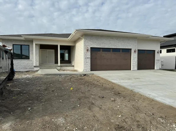 17969 Townsend Dr, Clive, IA 50325