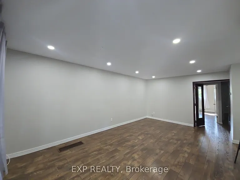 87 Wellington St E #MAIN LEVEL — Photo 8