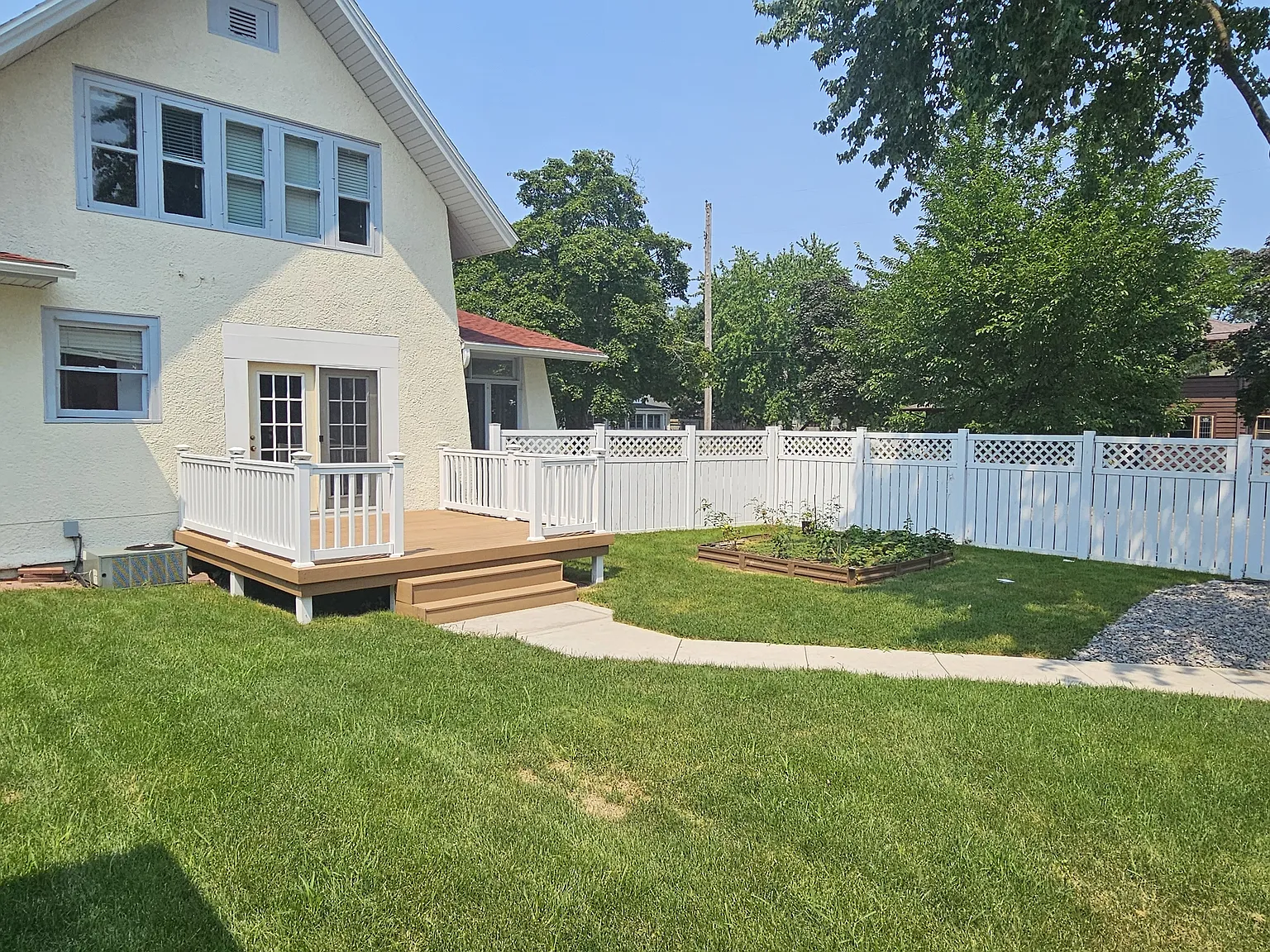2 bed, 2600 sqft, $2,300 — Photo 3