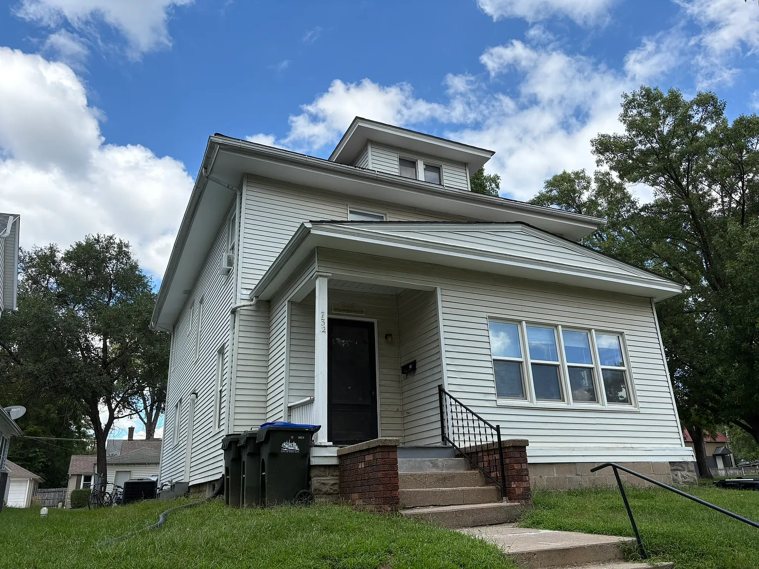 4 bed, 1.5 bath, 1979 sqft, $2,892 — Photo 1