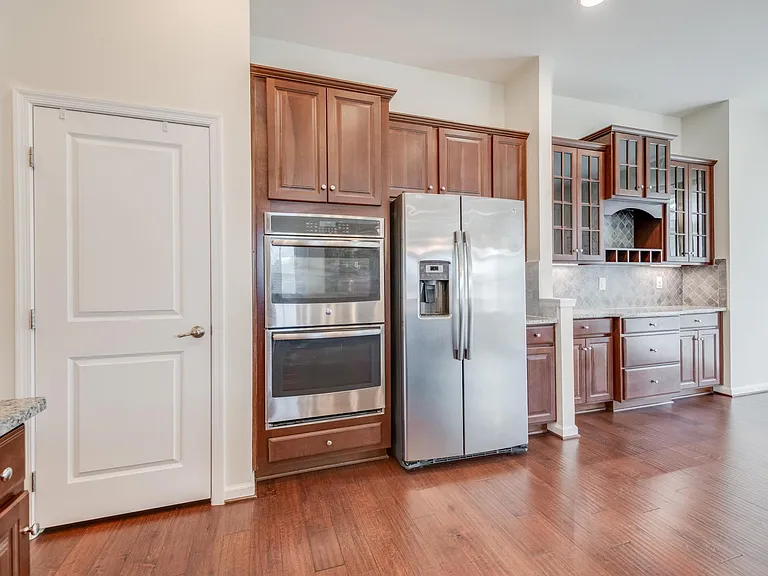 Stainless Steel Appliances, Double Oven, Microwave, all the Builder Upgrades!