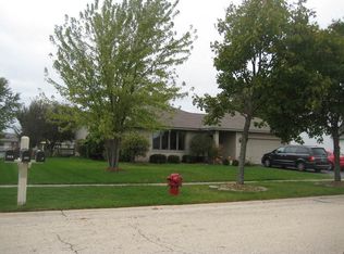 607 Newcastle Rd, New Lenox, IL 60451