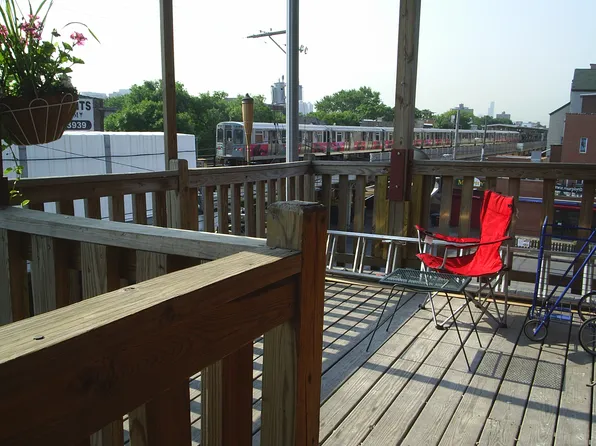 3709 N Sheffield Ave #1, Chicago, IL 60613