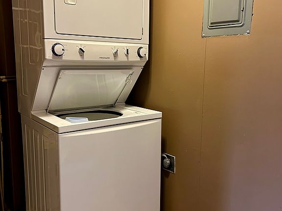 5th image of 25 Maple Ave APT 5