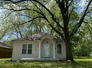 712 E Main St, Whitesboro, TX 76273