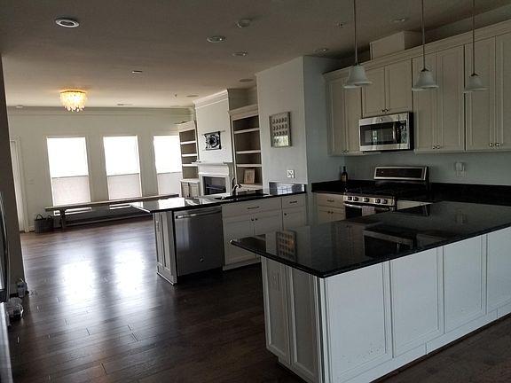 5th image of 610 Marina Landing Ln