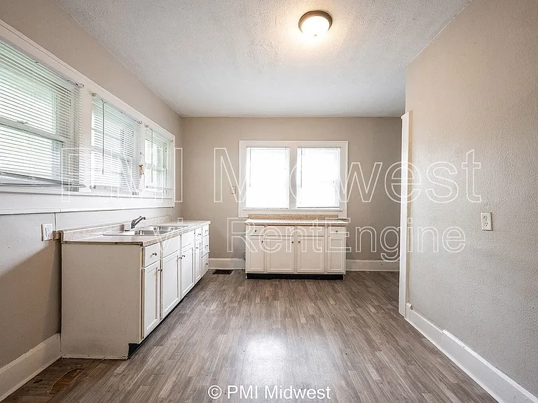 130 N Gladstone Ave — Photo 9