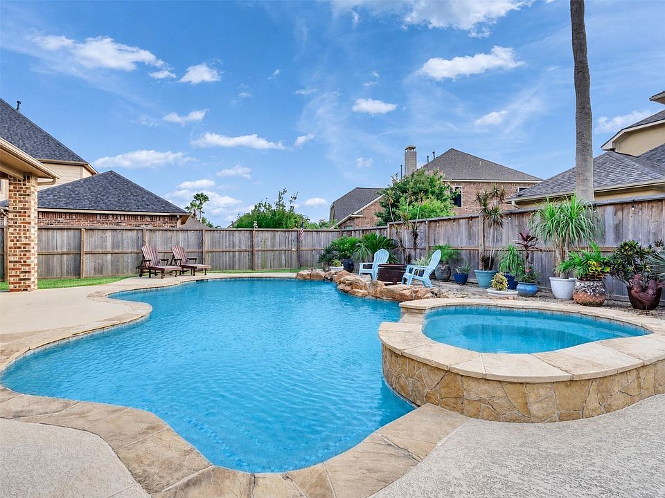 1st image of 2557 Estrada Dr
