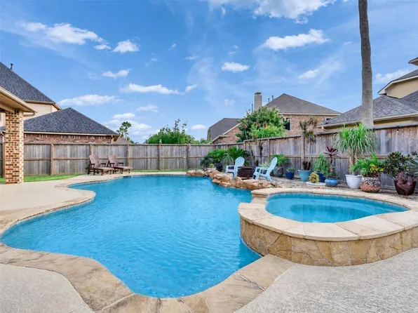 2557 Estrada Dr, League City, TX 77573