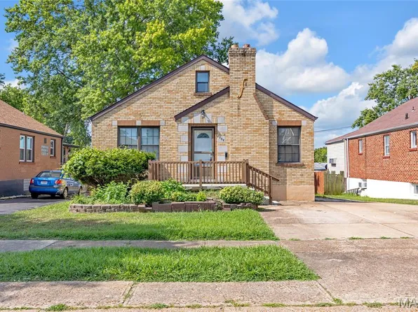 704 Karlsruhe Pl, Saint Louis, MO 63125