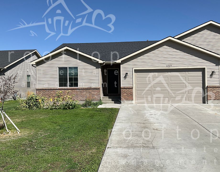 1st image of 4223 E Roy Cir