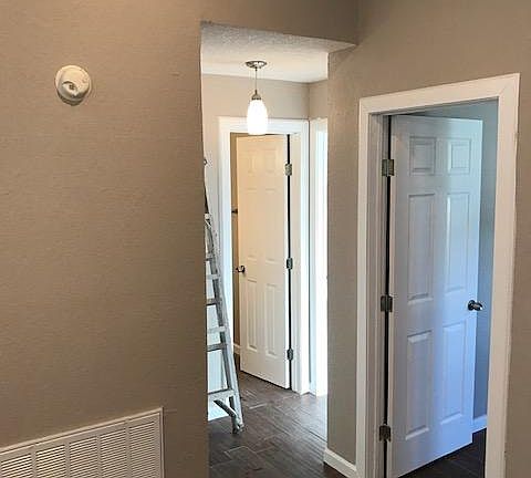 3rd image of 859 Meadowlark Cir