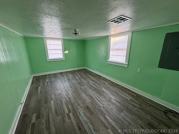 3rd image of 219 W 4th St