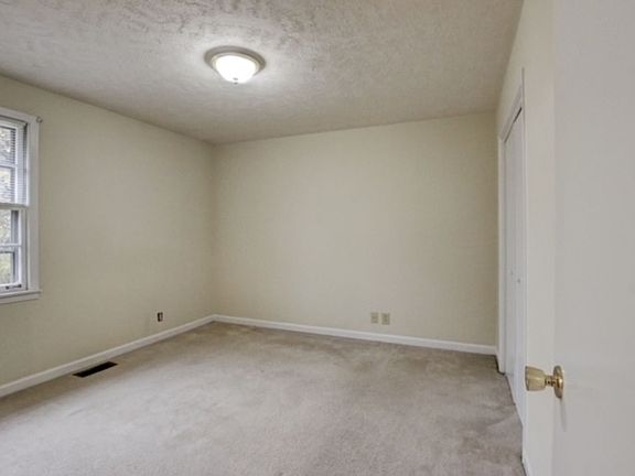 4th image of 1324 Courtney Dr