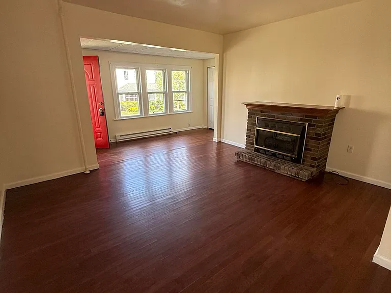 1042 Taylor Ave #1 — Photo 4