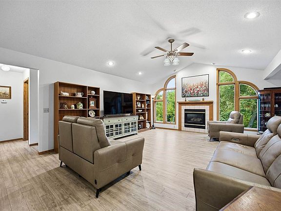 3rd image of 1931 Liberty Ln