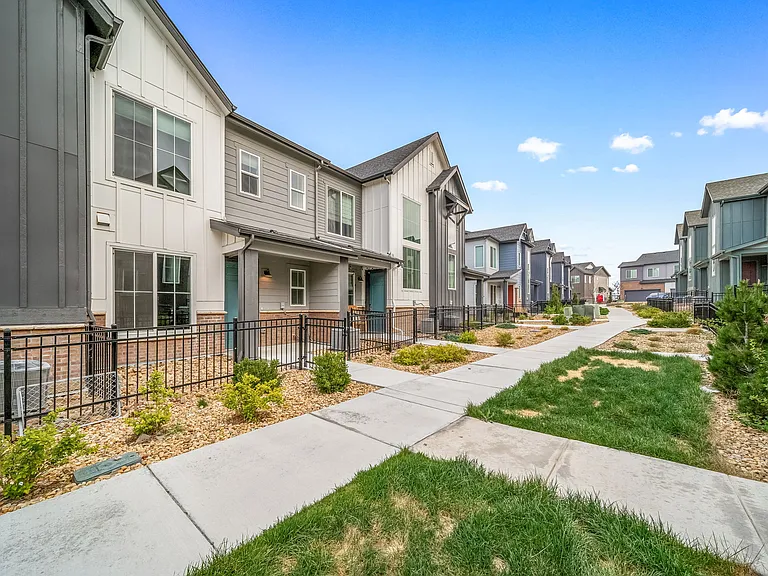475 Millwall Cir — Photo 40