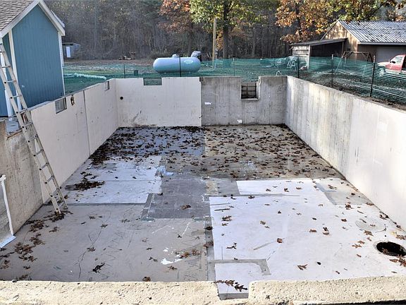 3rd image of 12100 Sandy Bottom St NE
