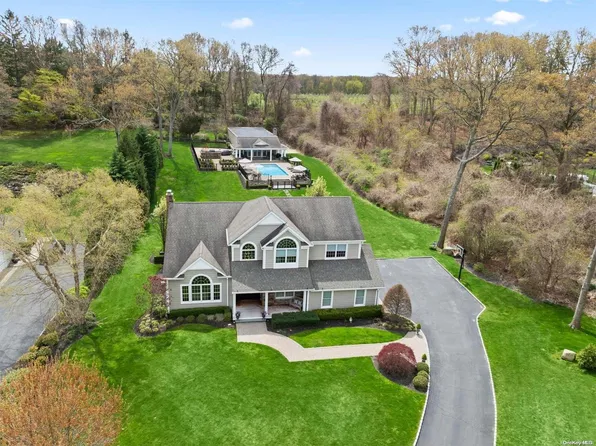 2 Christina Court, Northport, NY 11768