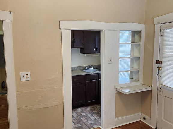 3rd image of 523 E King St APT 4
