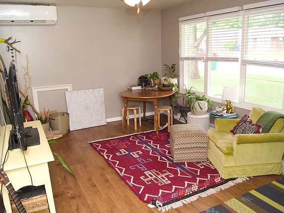 3rd image of 3405-3407 Woodmar Ct