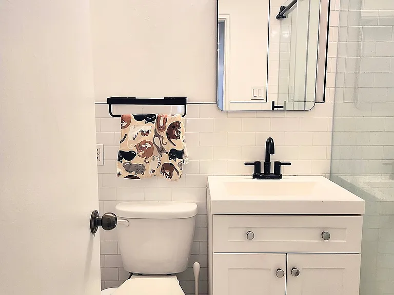 850 Howard Ave #1B — Photo 20