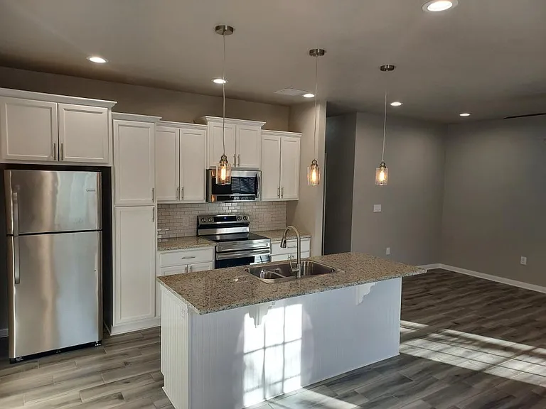 113 Meyers Terrace Cir — Photo 2